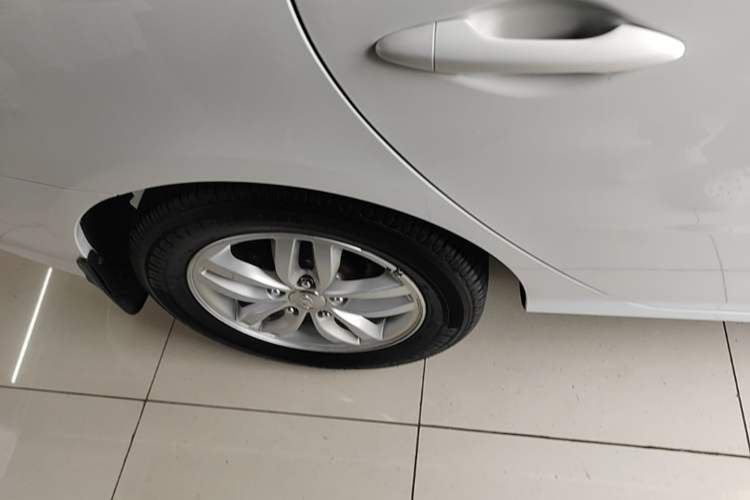 Used Hyundai Celesta 2011 1.6L Automatic Comfort Edition Exterior 5