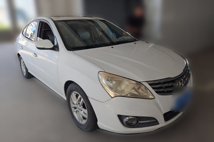 Used Hyundai Celesta 2011 1.6L Automatic Luxury Version Front Right 45 Deg