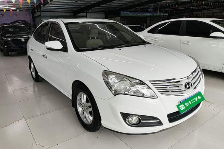 Used Hyundai Celesta 2011 1.6L Manual Luxury Model Front Right 45 Deg
