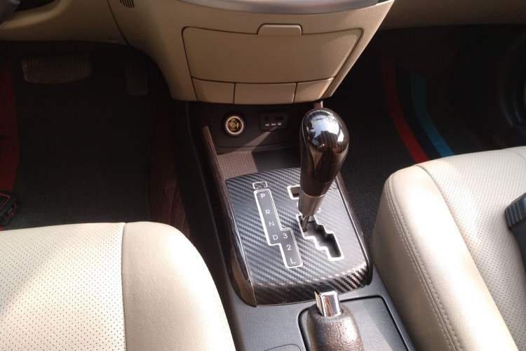 Used Hyundai Celesta 2011 1.6L Automatic Luxury Version Gear Lever