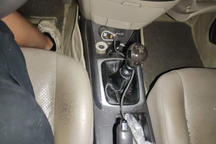 Used Hyundai Celesta 2011 1.6L Manual Comfort Edition Gear Lever
