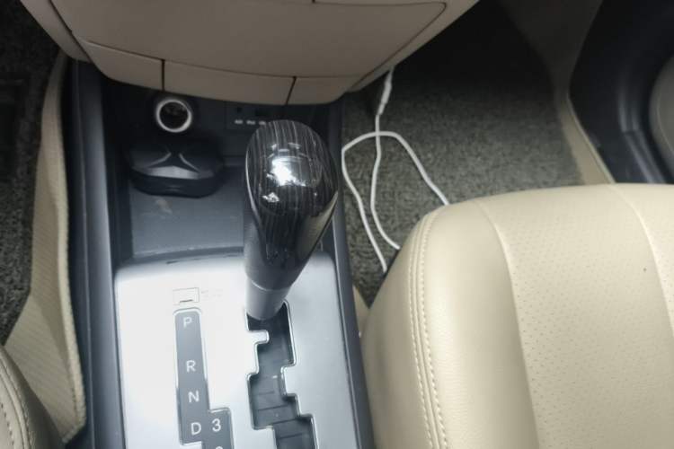 Used Hyundai Celesta 2011 1.6L Automatic Comfort Edition Gear Lever