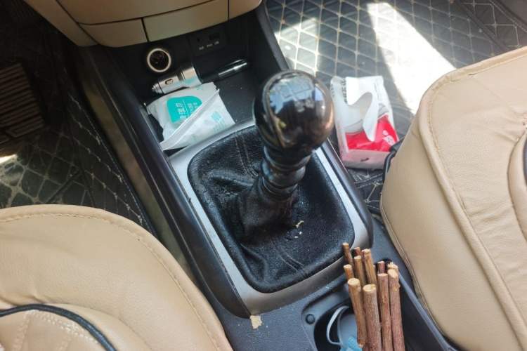 Used Hyundai Celesta 2011 1.6L Manual Luxury Model Gear Lever