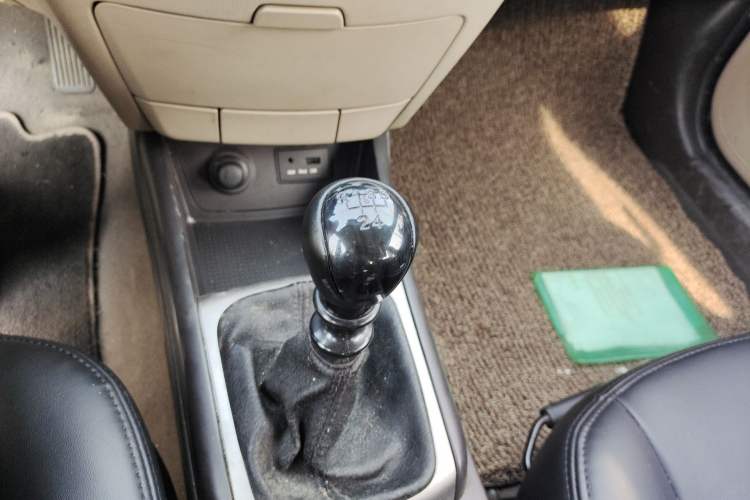 Used Hyundai Celesta 2011 1.6L Manual Luxury Model Gear Lever