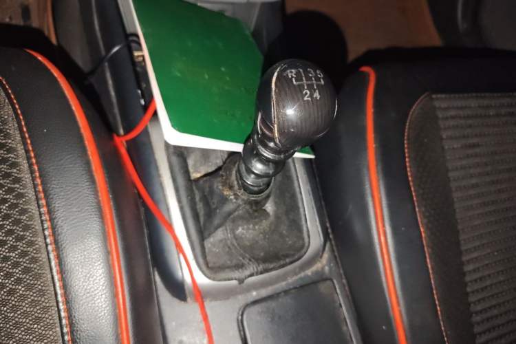 Used Hyundai Celesta 2011 1.6L Manual Comfort Edition Gear Lever