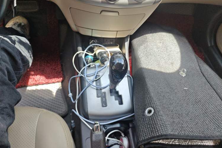 Used Hyundai Celesta 2011 1.6L Automatic Comfort Edition Gear Lever
