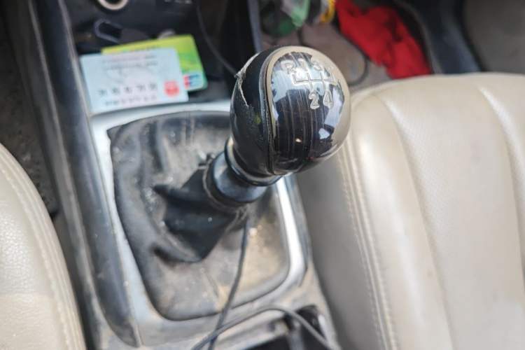 Used Hyundai Celesta 2011 1.6L Manual Comfort Edition Gear Lever