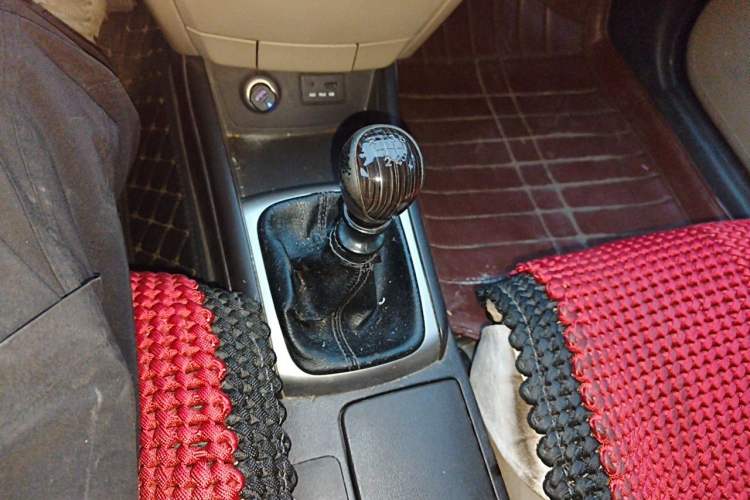 Used Hyundai Celesta 2011 1.6L Manual Luxury Model Gear Lever