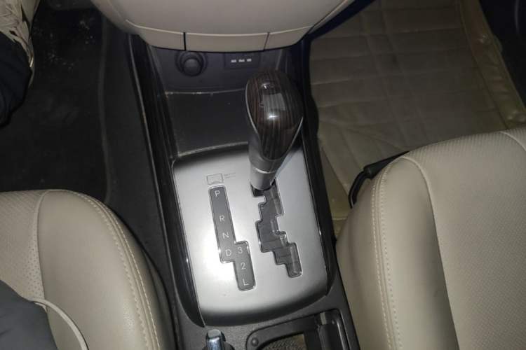 Used Hyundai Celesta 2011 1.6L Automatic Luxury Version Gear Lever