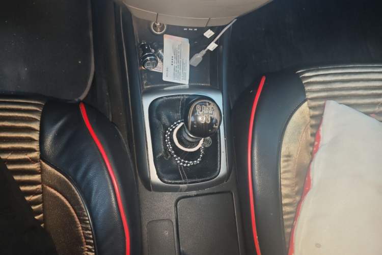 Used Hyundai Celesta 2011 1.6L Manual Comfort Edition Gear Lever
