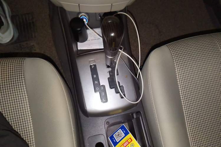 Used Hyundai Celesta 2011 1.6L Automatic Comfort Edition Gear Lever