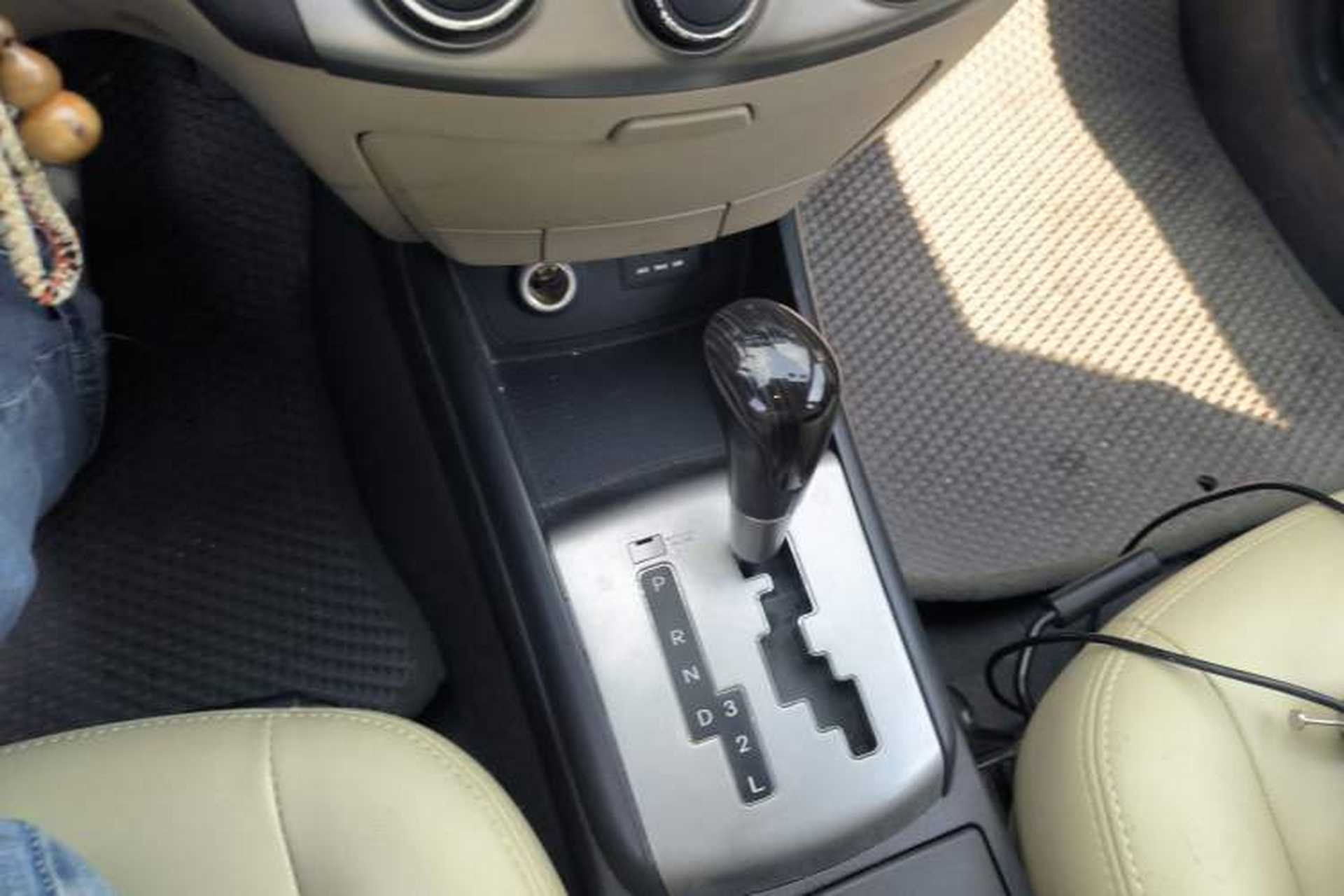 Used Hyundai Celesta 2011 1.6L Automatic Comfort Edition Gear Lever