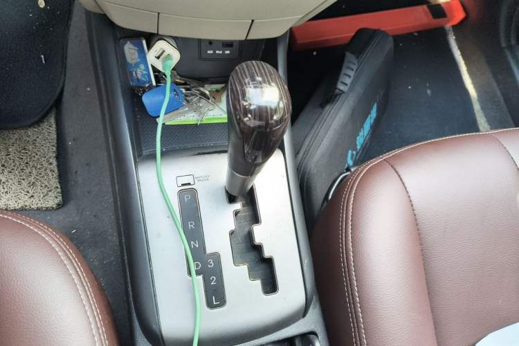 Used Hyundai Celesta 2011 1.6L Automatic Comfort Edition Gear Lever
