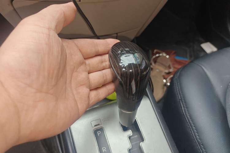 Used Hyundai Celesta 2011 1.6L Automatic Comfort Edition Gear Lever