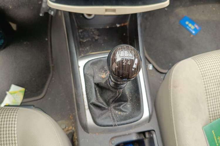 Used Hyundai Celesta 2011 1.6L Manual Comfort Edition Gear Lever