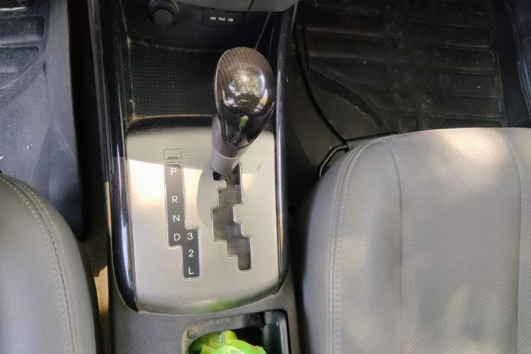 Used Hyundai Celesta 2011 1.6L Automatic Luxury Version Gear Lever