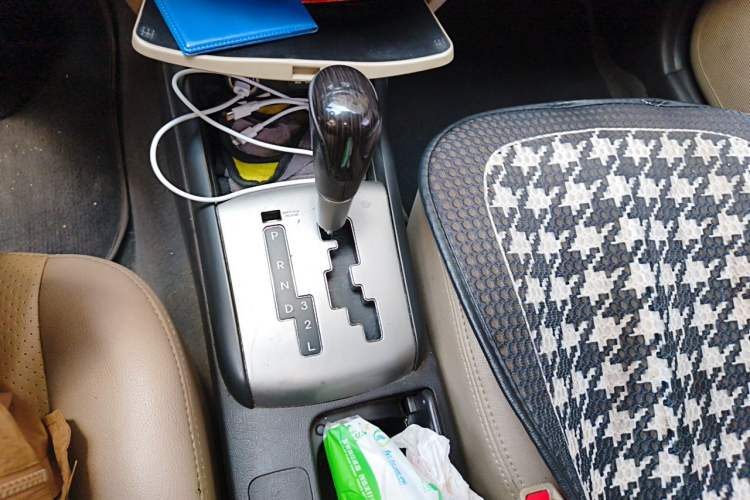 Used Hyundai Celesta 2011 1.6L Automatic Comfort Edition Gear Lever