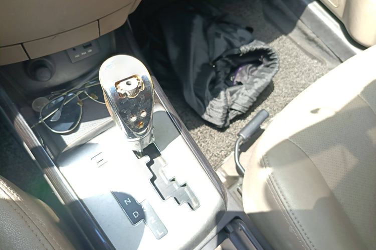 Used Hyundai Celesta 2011 1.6L Automatic Top-Tier Version Gear Lever