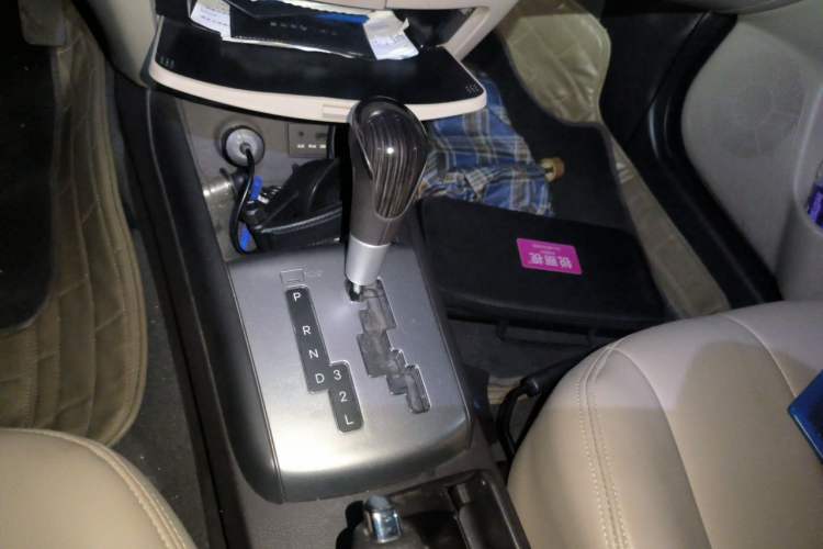 Used Hyundai Celesta 2011 1.6L Automatic Comfort Edition Gear Lever