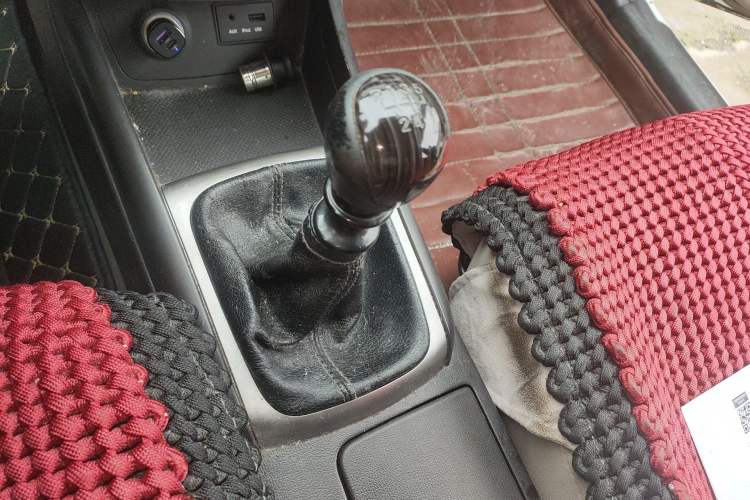 Used Hyundai Celesta 2011 1.6L Manual Luxury Model Gear Lever