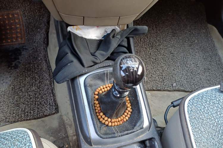 Used Hyundai Celesta 2011 1.6L Manual Comfort Edition Gear Lever