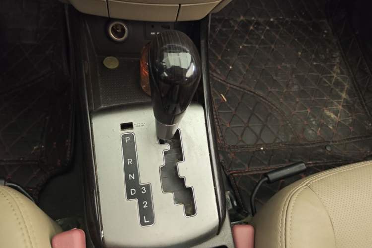 Used Hyundai Celesta 2011 1.6L Automatic Luxury Version Gear Lever