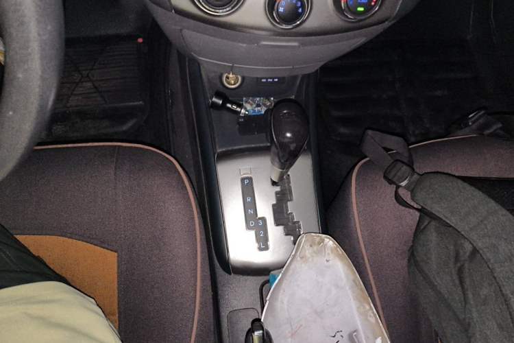 Used Hyundai Celesta 2011 1.6L Automatic Comfort Edition Gear Lever