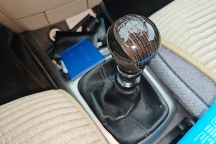 Used Hyundai Celesta 2011 1.6L Manual Luxury Model Gear Lever
