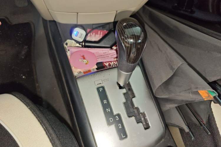 Used Hyundai Celesta 2011 1.6L Automatic Comfort Edition Gear Lever