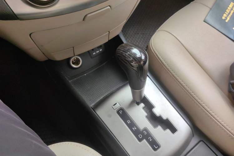 Used Hyundai Celesta 2011 1.6L Automatic Comfort Edition Gear Lever