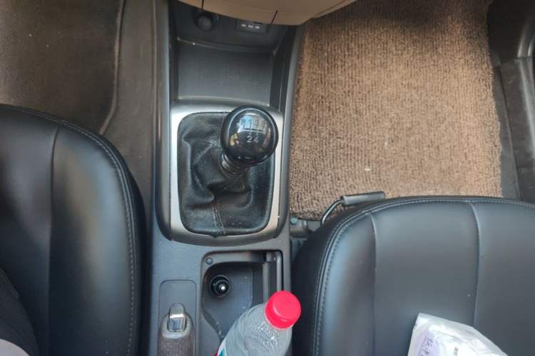 Used Hyundai Celesta 2011 1.6L Manual Comfort Edition Gear Lever
