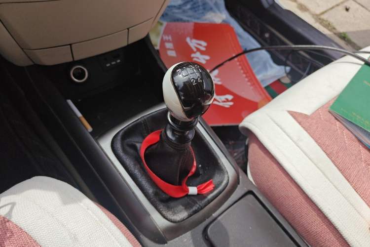 Used Hyundai Celesta 2011 1.6L Manual Comfort Edition Gear Lever