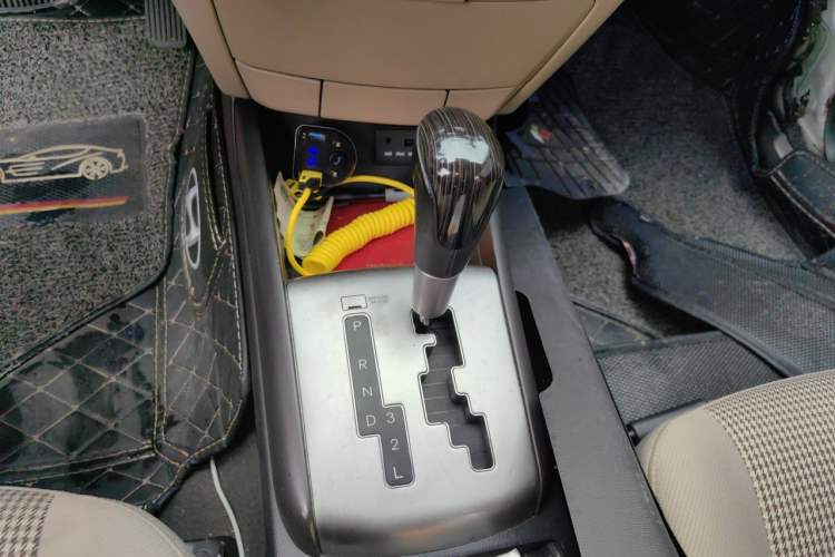 Used Hyundai Celesta 2011 1.6L Automatic Comfort Edition Gear Lever