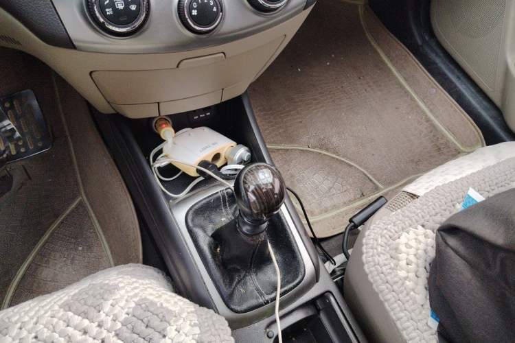 Used Hyundai Celesta 2011 1.6L Manual Comfort Edition Gear Lever