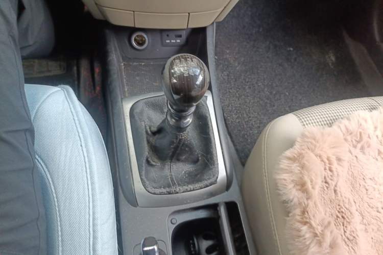 Used Hyundai Celesta 2011 1.6L Manual Comfort Edition Gear Lever