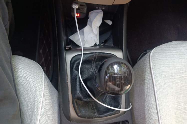 Used Hyundai Celesta 2011 1.6L Manual Luxury Model Gear Lever