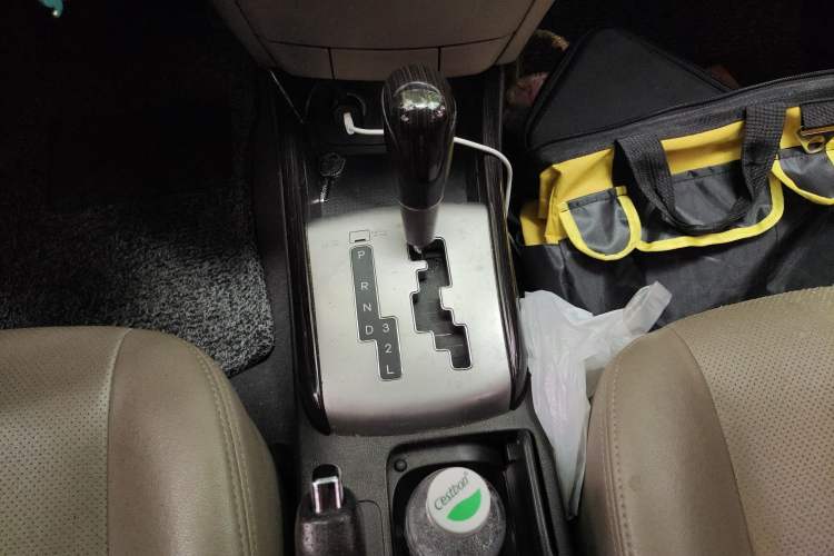 Used Hyundai Celesta 2011 1.6L Automatic Luxury Version Gear Lever