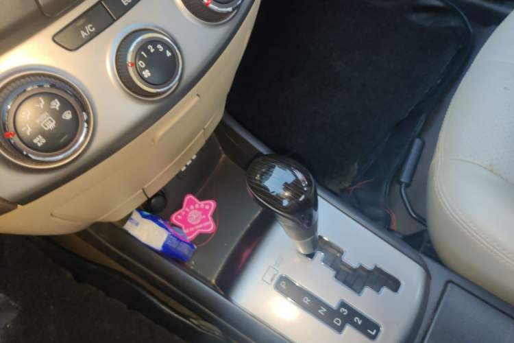 Used Hyundai Celesta 2011 1.6L Automatic Comfort Edition Gear Lever