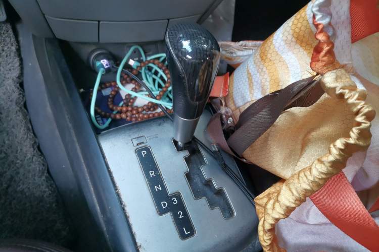 Used Hyundai Celesta 2011 1.6L Automatic Comfort Edition Gear Lever