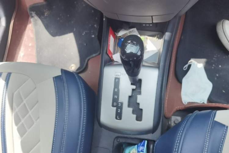 Used Hyundai Celesta 2011 1.6L Automatic Comfort Edition Gear Lever