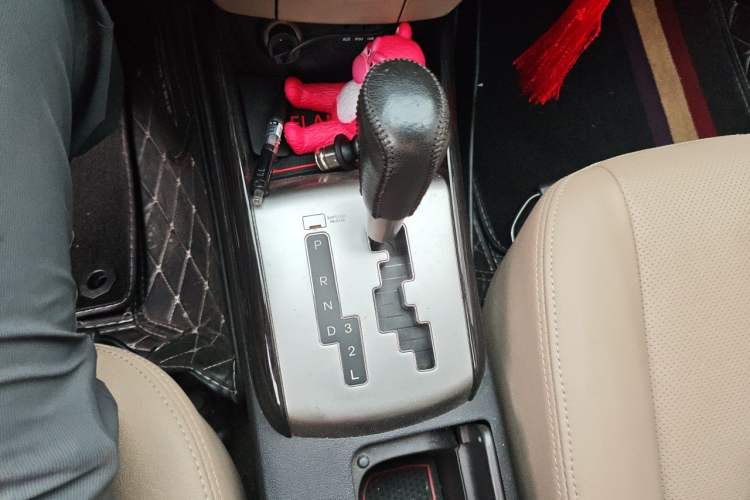 Used Hyundai Celesta 2011 1.6L Automatic Luxury Version Gear Lever