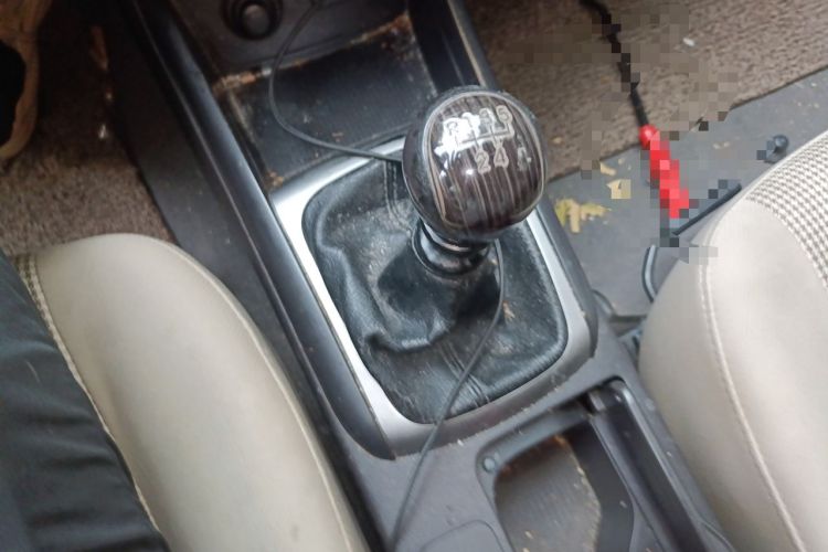 Used Hyundai Celesta 2011 1.6L Manual Comfort Edition Gear Lever