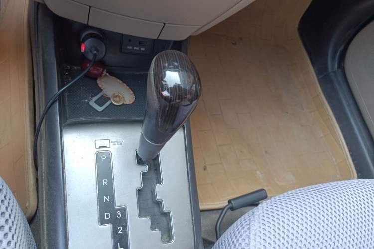 Used Hyundai Celesta 2011 1.6L Automatic Comfort Edition Gear Lever