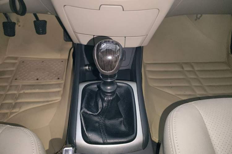 Used Hyundai Celesta 2011 1.6L Manual Luxury Model Gear Lever