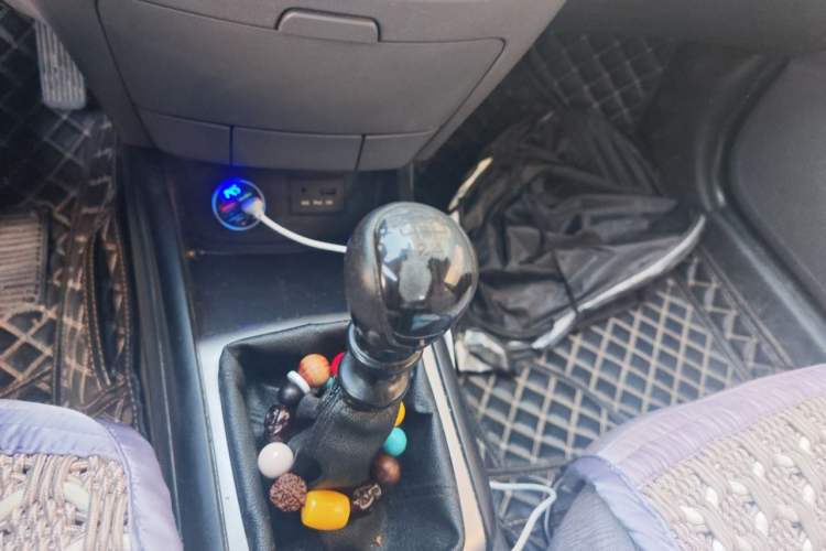 Used Hyundai Celesta 2011 1.6L Manual Comfort Edition Gear Lever