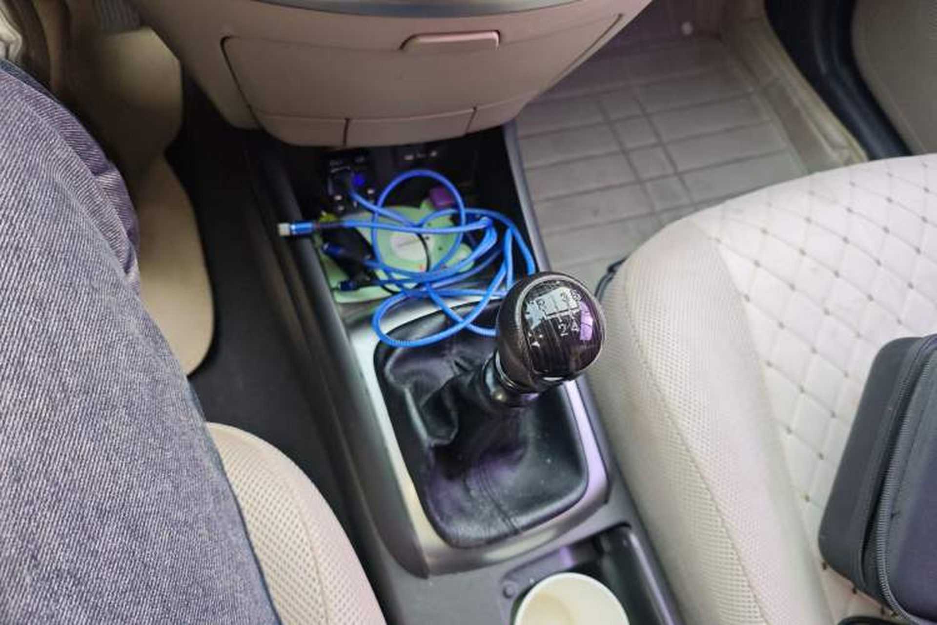Used Hyundai Celesta 2011 1.6L Manual Luxury Model Gear Lever