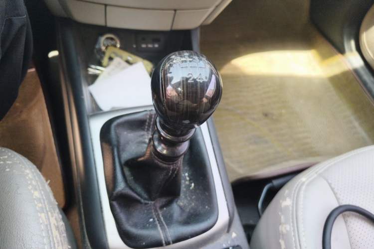 Used Hyundai Celesta 2011 1.6L Manual Comfort Edition Gear Lever