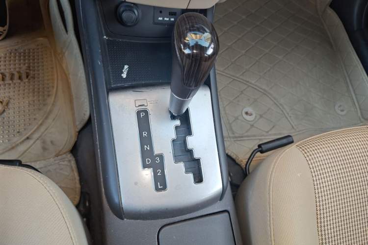 Used Hyundai Celesta 2011 1.6L Automatic Comfort Edition Gear Lever