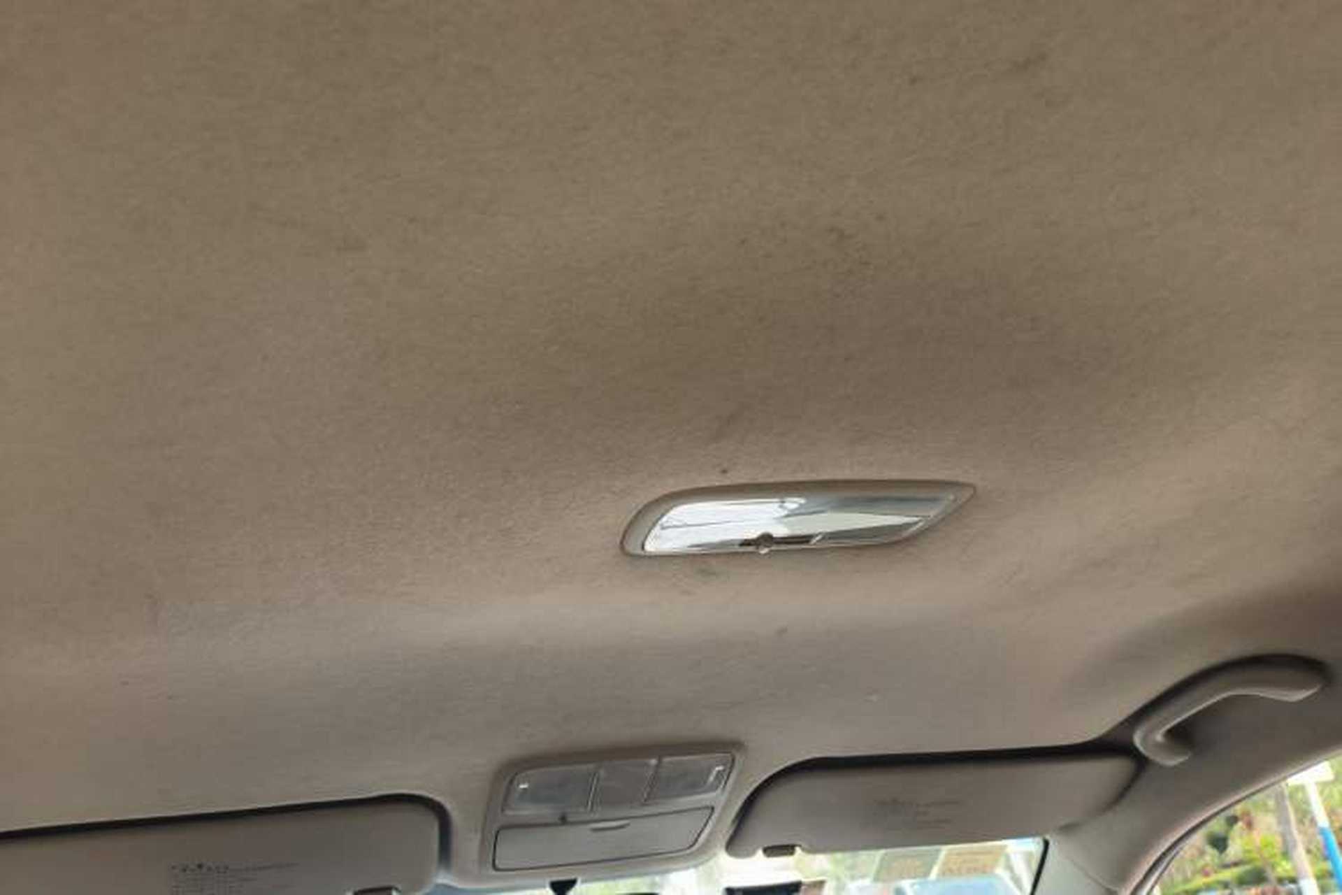 Used Hyundai Celesta 2011 1.6L Automatic Comfort Edition Headliner