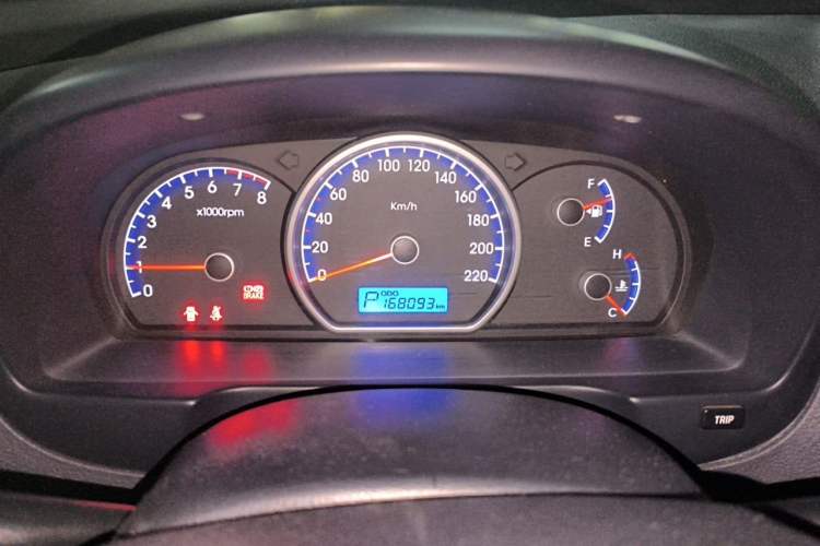 Used Hyundai Celesta 2011 1.6L Automatic Comfort Edition Instrument Cluster